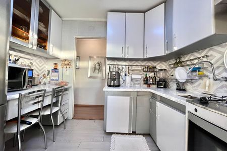 Apartamento à venda com 118m², 2 quartos e 2 vagas Apartamento à venda com 118m², 2 quartos e 2 vagasCozinha