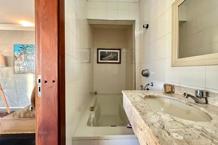 Apartamento à venda com 118m², 2 quartos e 2 vagas Apartamento à venda com 118m², 2 quartos e 2 vagasBanheiro 3