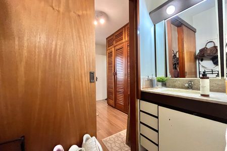 Apartamento à venda com 118m², 2 quartos e 2 vagas Apartamento à venda com 118m², 2 quartos e 2 vagasBanheiro da Suíte