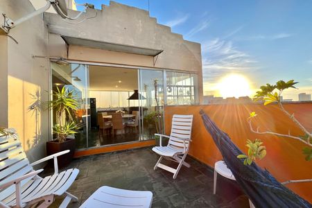 Apartamento à venda com 118m², 2 quartos e 2 vagas Apartamento à venda com 118m², 2 quartos e 2 vagasCobertura
