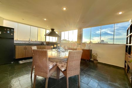 Apartamento à venda com 118m², 2 quartos e 2 vagas Apartamento à venda com 118m², 2 quartos e 2 vagasCobertura