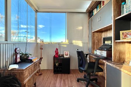 Apartamento à venda com 118m², 2 quartos e 2 vagas Apartamento à venda com 118m², 2 quartos e 2 vagasEscritório