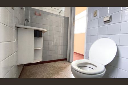 Casa para alugar com 86m², 2 quartos e 1 vaga Casa para alugar com 86m², 2 quartos e 1 vagaBanheiro