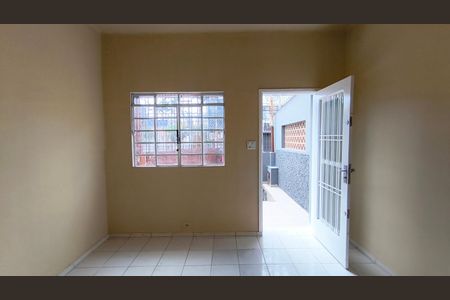 Casa para alugar com 86m², 2 quartos e 1 vaga Casa para alugar com 86m², 2 quartos e 1 vagaSala