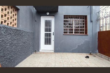Casa para alugar com 86m², 2 quartos e 1 vaga Casa para alugar com 86m², 2 quartos e 1 vagaFachada