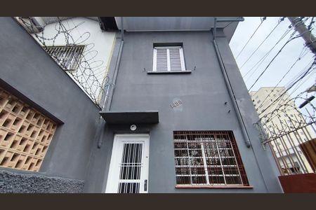 Casa para alugar com 86m², 2 quartos e 1 vaga Casa para alugar com 86m², 2 quartos e 1 vagaFachada