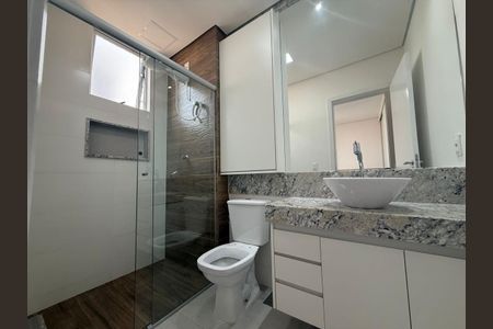Banheiro de apartamento para alugar com 1 quarto, 33m² em Ouro Preto, Belo Horizonte