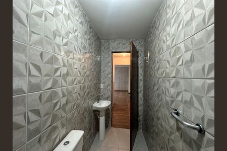 Casa para alugar com 70m², 2 quartos e 1 vaga Casa para alugar com 70m², 2 quartos e 1 vagaBanheiro