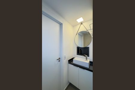 Banheiro de kitnet/studio para alugar com 1 quarto, 25m² em Cidade Monções, São Paulo