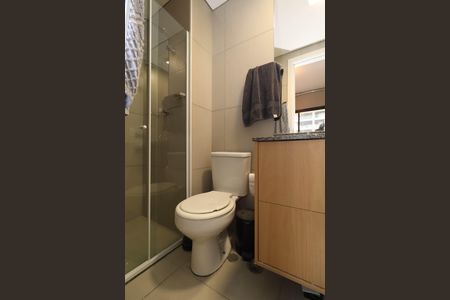 Banheiro de kitnet/studio à venda com 1 quarto, 24m² em Pinheiros, São Paulo