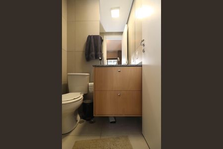 Banheiro de kitnet/studio à venda com 1 quarto, 24m² em Pinheiros, São Paulo