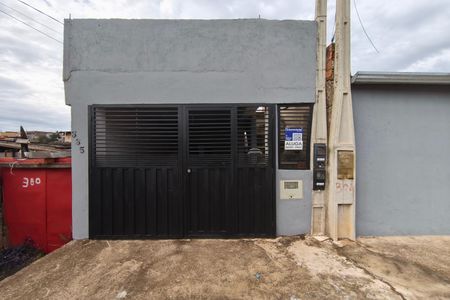 Casa para alugar com 70m², 2 quartos e sem vagaFachada