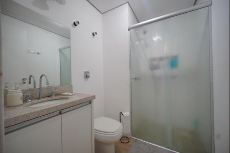 Banheiro Social de apartamento para alugar com 3 quartos, 82m² em Centro, Florianópolis