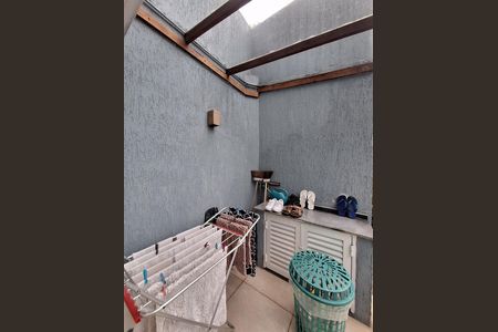Casa de condomínio à venda com 340m², 4 quartos e 1 vaga Casa de condomínio à venda com 340m², 4 quartos e 1 vagaCozinha e Área de Serviço