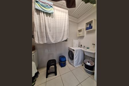 Casa de condomínio à venda com 340m², 4 quartos e 1 vaga Casa de condomínio à venda com 340m², 4 quartos e 1 vagaCozinha e Área de Serviço