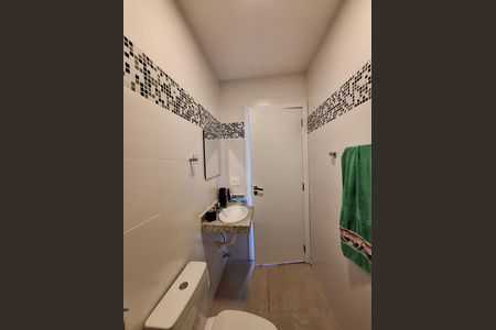 Casa de condomínio à venda com 340m², 4 quartos e 1 vaga Casa de condomínio à venda com 340m², 4 quartos e 1 vagaBanheiro de serviço