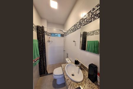 Casa de condomínio à venda com 340m², 4 quartos e 1 vaga Casa de condomínio à venda com 340m², 4 quartos e 1 vagaBanheiro de serviço