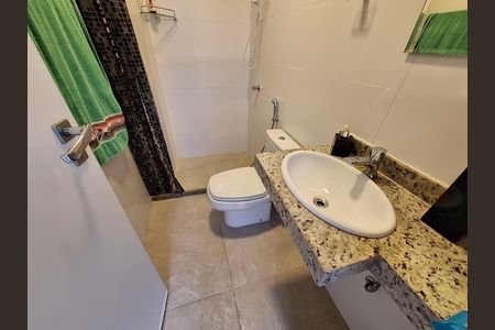 Casa de condomínio à venda com 340m², 4 quartos e 1 vaga Casa de condomínio à venda com 340m², 4 quartos e 1 vagaBanheiro de serviço