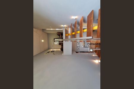 Casa de condomínio à venda com 340m², 4 quartos e 1 vaga Casa de condomínio à venda com 340m², 4 quartos e 1 vagaEscada