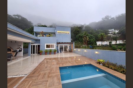 Casa de condomínio à venda com 340m², 4 quartos e 1 vaga Casa de condomínio à venda com 340m², 4 quartos e 1 vagaÁrea externa