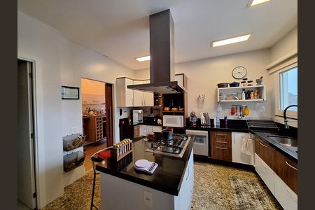 Casa de condomínio à venda com 340m², 4 quartos e 1 vaga Casa de condomínio à venda com 340m², 4 quartos e 1 vagaCozinha e Área de Serviço