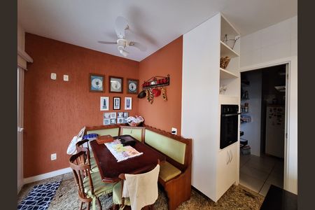 Casa de condomínio à venda com 340m², 4 quartos e 1 vaga Casa de condomínio à venda com 340m², 4 quartos e 1 vagaCozinha e Área de Serviço