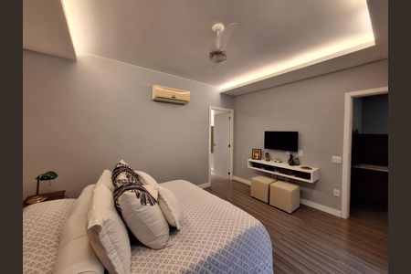 Casa de condomínio à venda com 340m², 4 quartos e 1 vaga Casa de condomínio à venda com 340m², 4 quartos e 1 vaga Suíte 1