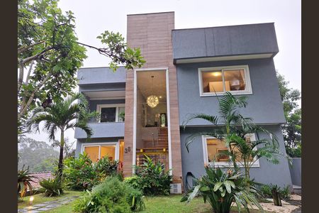 Fachada de casa de condomínio à venda com 4 quartos, 340m² em Pendotiba, Niterói