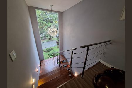 Escada de casa de condomínio à venda com 4 quartos, 340m² em Pendotiba, Niterói