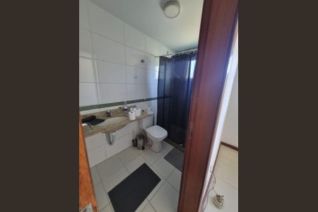 Banheiro de casa à venda com 3 quartos, 143m² em Itaipu, Niterói