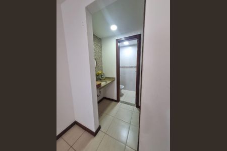 Banheiro de casa à venda com 3 quartos, 143m² em Itaipu, Niterói