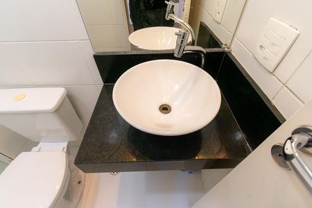 Apartamento à venda com 57m², 3 quartos e 1 vaga Apartamento à venda com 57m², 3 quartos e 1 vagaBanheiro da Suíte