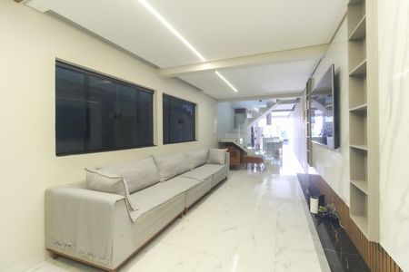 Casa para alugar com 250m², 3 quartos e 1 vagaSala