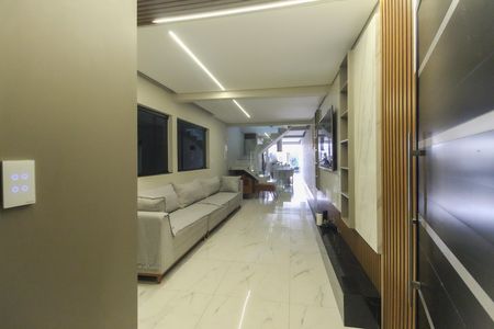 Sala de casa para alugar com 3 quartos, 250m² em Itaquera, São Paulo