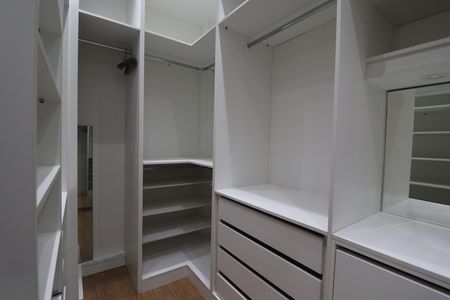 Apartamento à venda com 186m², 3 quartos e 2 vagasCloset Quarto 1 suíte