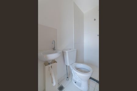 Banheiro de apartamento para alugar com 1 quarto, 17m² em Itaquera, São Paulo