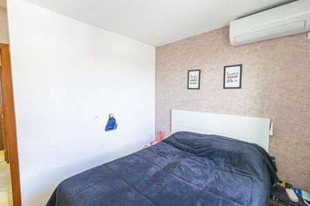 Casa à venda com 202m², 3 quartos e 2 vagas Casa à venda com 202m², 3 quartos e 2 vagasQuarto 2/ suite