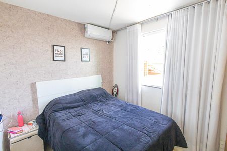 Casa à venda com 202m², 3 quartos e 2 vagas Casa à venda com 202m², 3 quartos e 2 vagasQuarto 2/ suite
