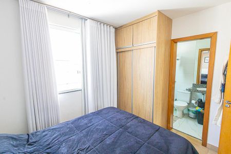 Casa à venda com 202m², 3 quartos e 2 vagas Casa à venda com 202m², 3 quartos e 2 vagasQuarto 2/ suite