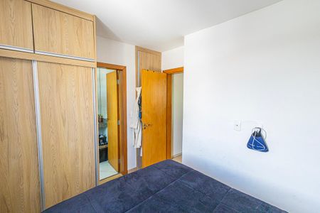 Casa à venda com 202m², 3 quartos e 2 vagas Casa à venda com 202m², 3 quartos e 2 vagasQuarto 2/ suite