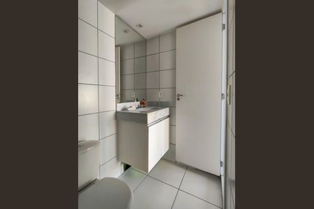 Apartamento à venda com 145m², 3 quartos e 2 vagas Apartamento à venda com 145m², 3 quartos e 2 vagasBanheiro Corredor