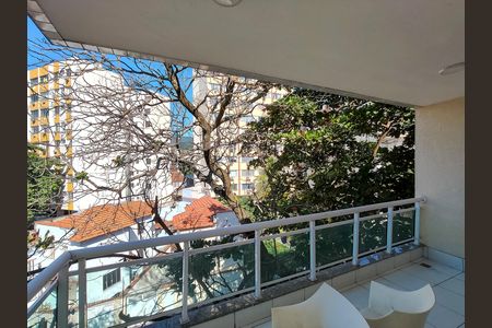 Apartamento à venda com 145m², 3 quartos e 2 vagas Apartamento à venda com 145m², 3 quartos e 2 vagasCozinha e Área de Serviço