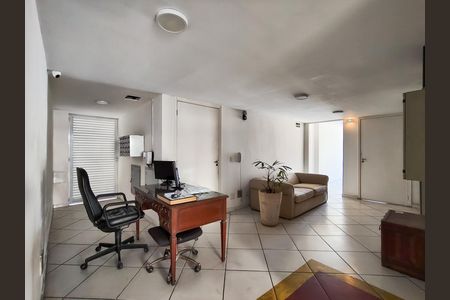 Apartamento à venda com 145m², 3 quartos e 2 vagas Apartamento à venda com 145m², 3 quartos e 2 vagasPortaria