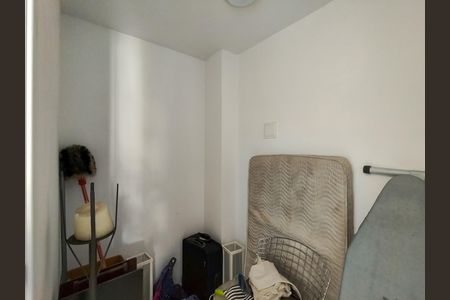 Apartamento à venda com 145m², 3 quartos e 2 vagas Apartamento à venda com 145m², 3 quartos e 2 vagasQuarto de Serviço