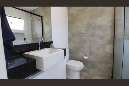 Casa de condomínio para alugar com 200m², 4 quartos e 2 vagasBanheiro da Suíte