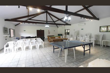 Casa de condomínio para alugar com 200m², 4 quartos e 2 vagasÁrea comum - Salão de festas