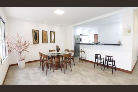 Casa de condomínio para alugar com 200m², 4 quartos e 2 vagasSala