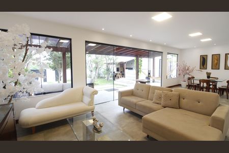 Sala de casa de condomínio para alugar com 4 quartos, 200m² em Bosque do Peró, Cabo Frio