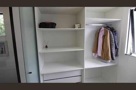 Casa de condomínio para alugar com 200m², 4 quartos e 2 vagasCloset da suíte