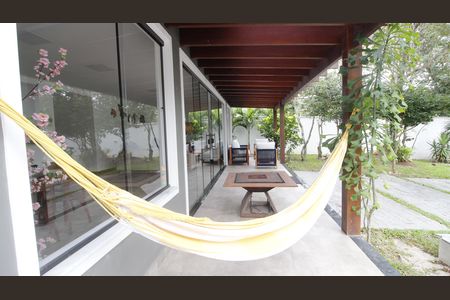 Casa de condomínio para alugar com 200m², 4 quartos e 2 vagasVaranda